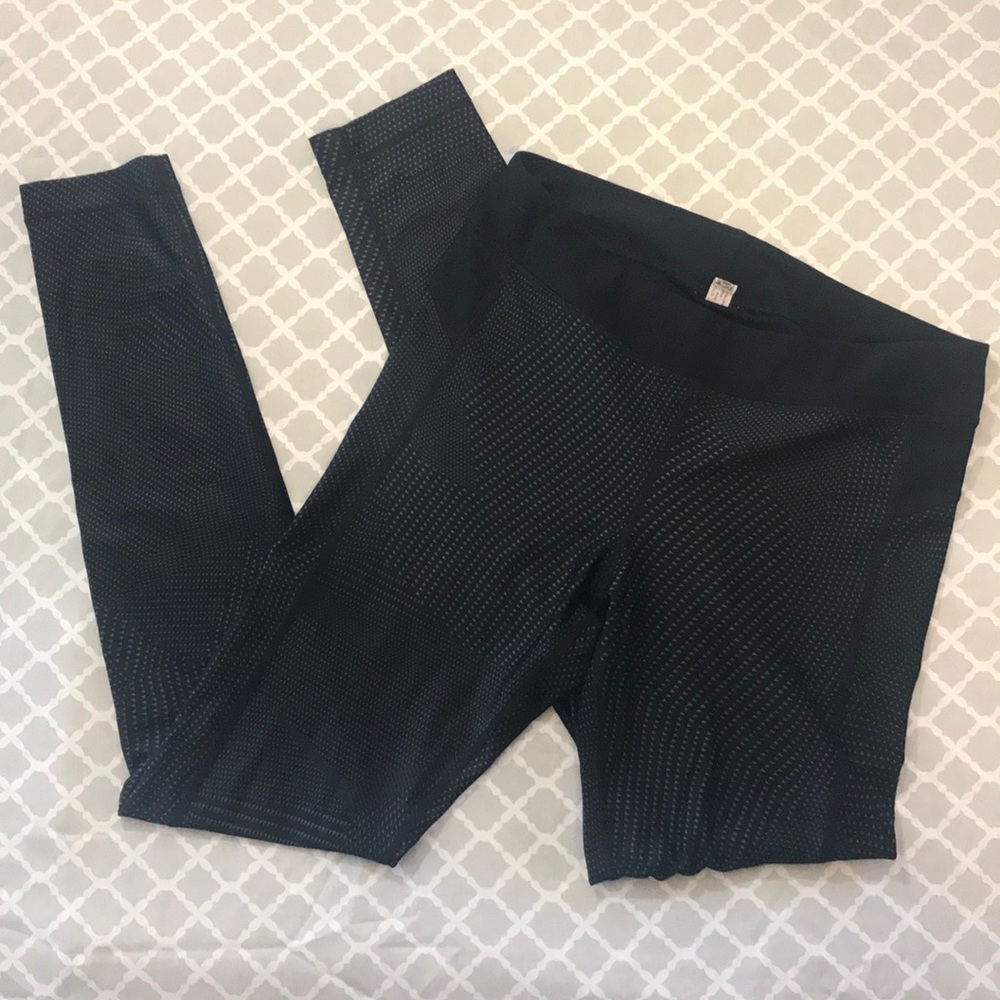 UNDER ARMOUR black graphic leggings